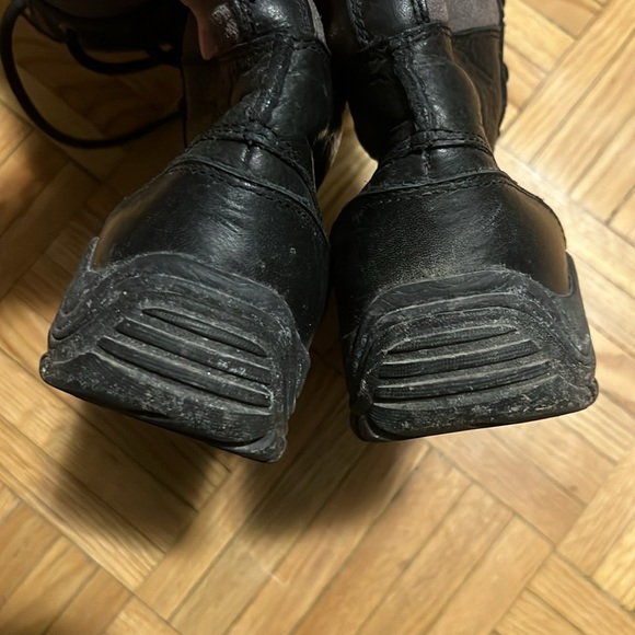 Ugg Tall Adirondack Boots - Picture 4 of 6